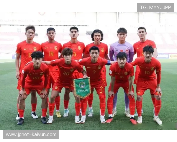 U23亚洲杯决赛前训练课，中日球员适应场地互动